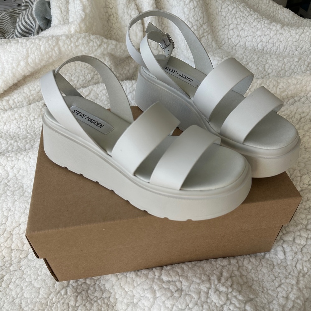 New Steve Madden White Sandals Size 8 - Picture 2 of 5